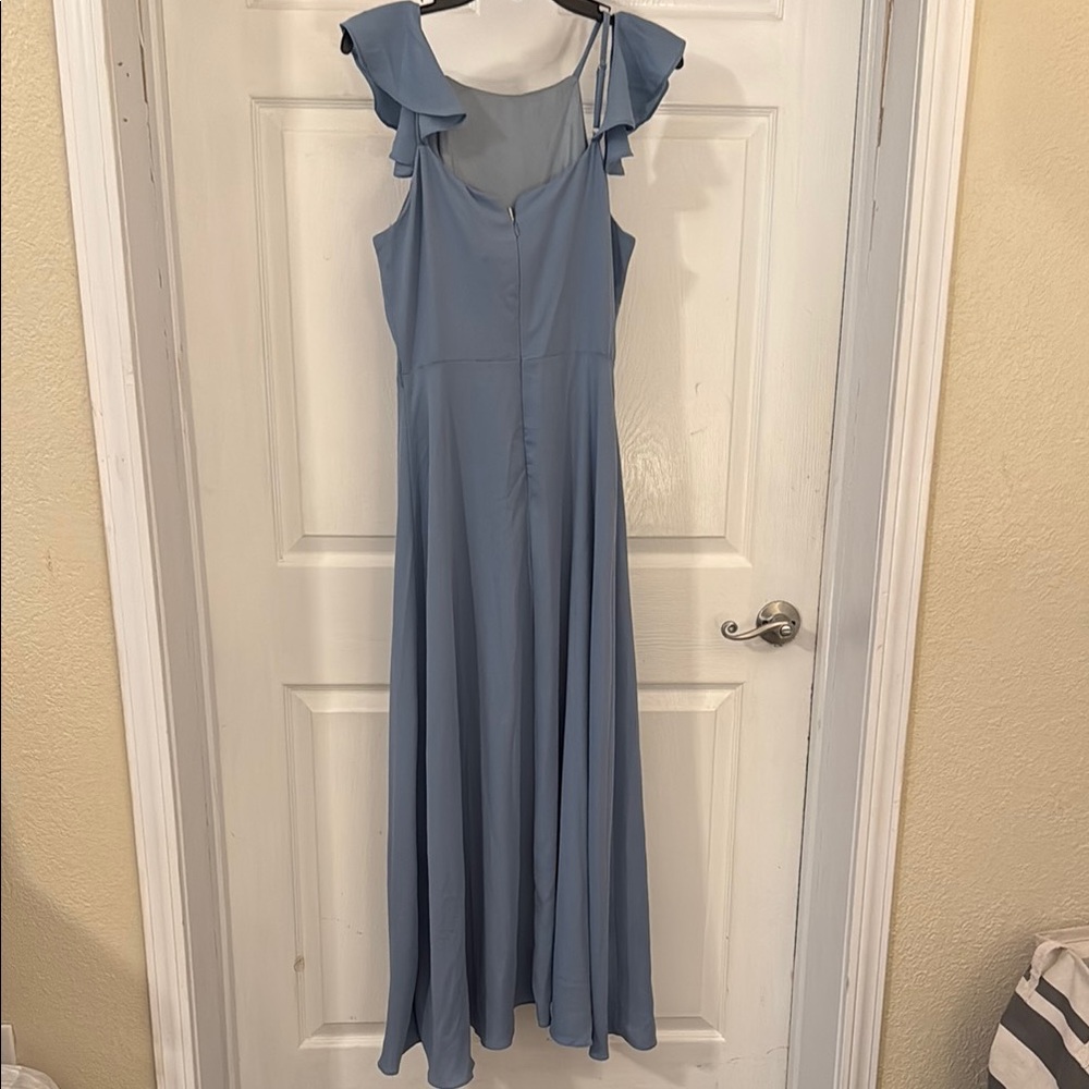 Elegant Blue Sleeveless Dress - Picture 3 of 5